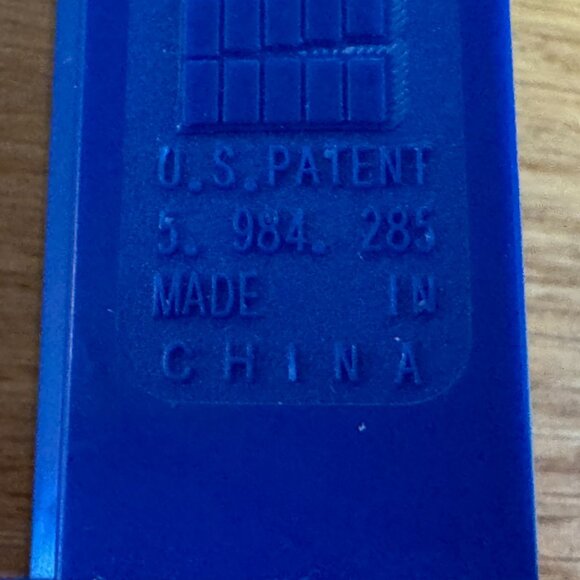 PEZ Candy Dispenser DreamWorks Madagascar Alex the Lion, Loose, Blue Stem, 2005 - Picture 13 of 15